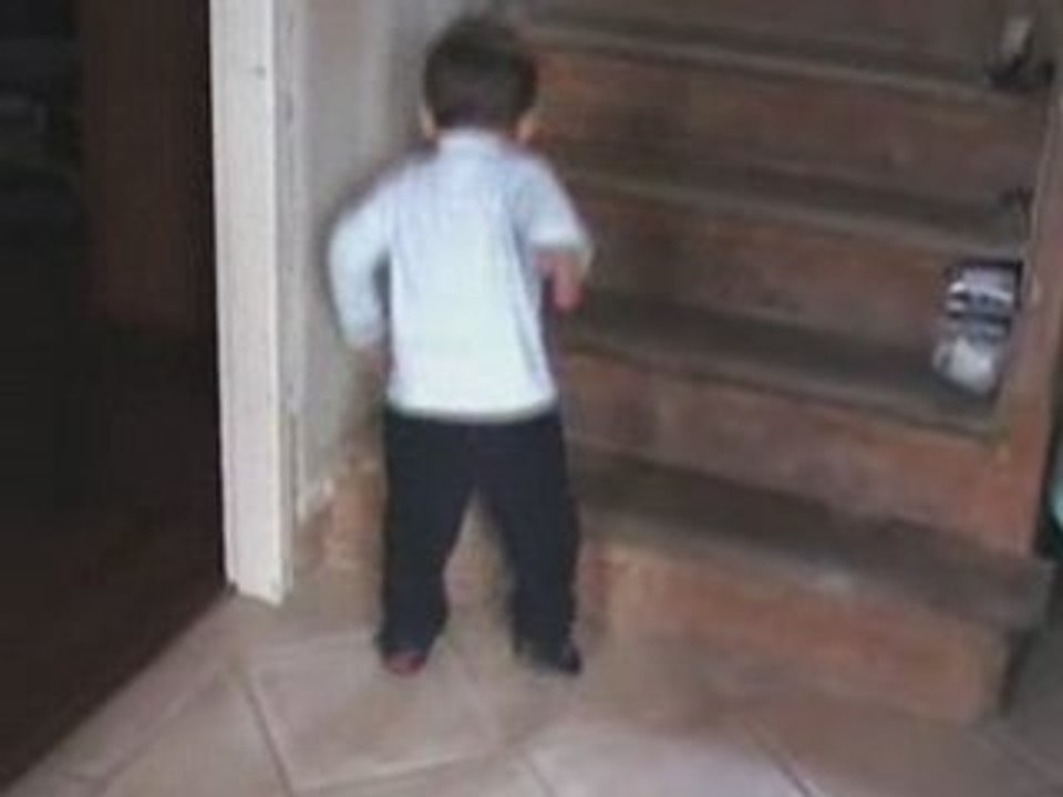 Valentin - 19 mois - un vrai danseur