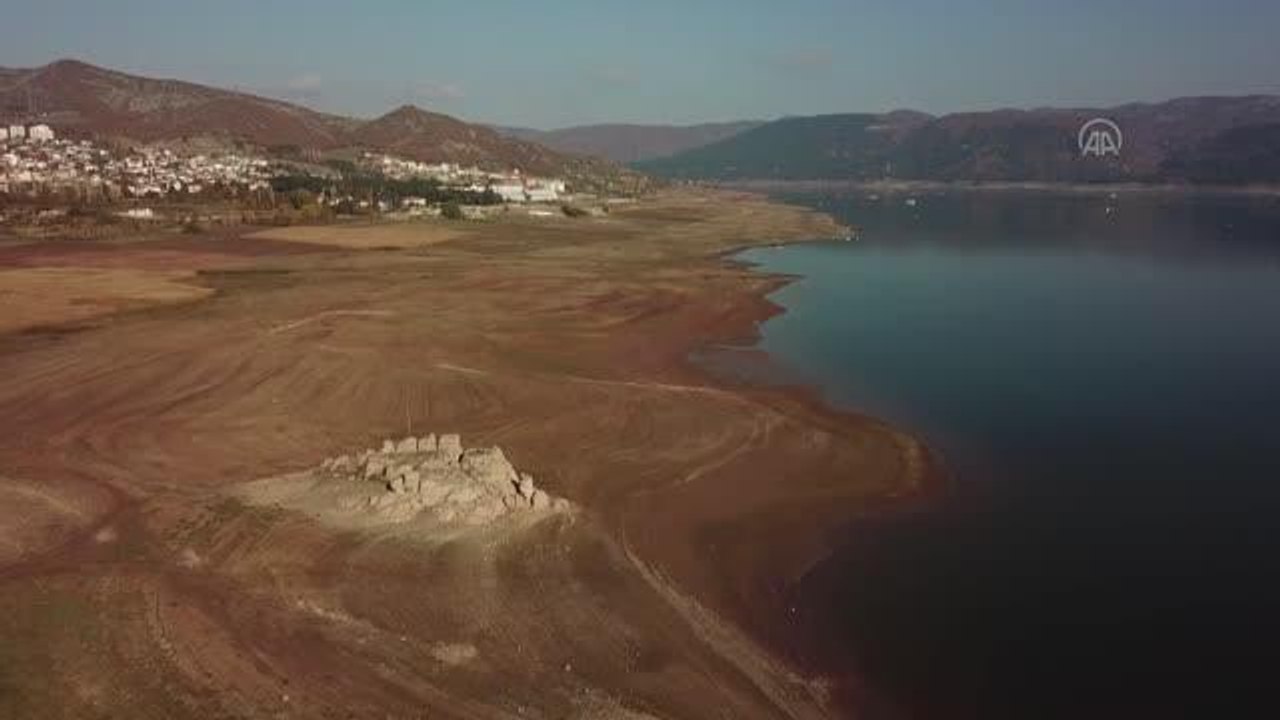 Almus Baraj Gölü'nde su, yüzde 28,8 seviyesinde...