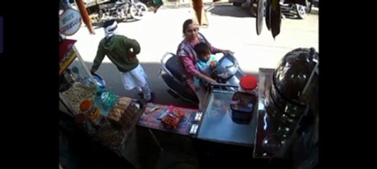 महिला के गले से चेन तोड़ भागा युवक