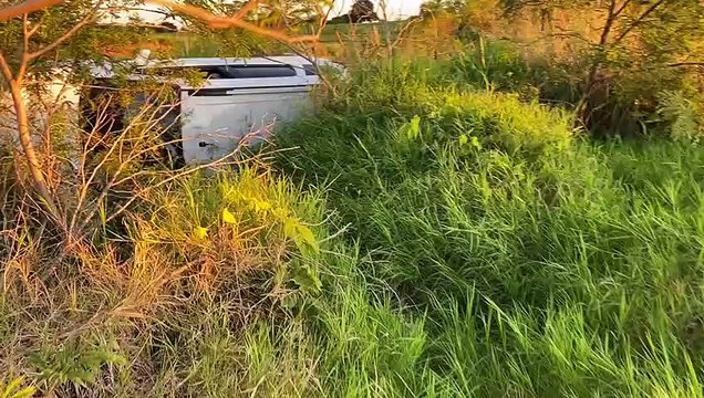 PRE apreende veículo com cigarros após perseguição e acidente na PRC-272, em Iporã