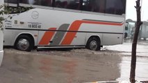 BALIKESİR - Ayvalık'ta şiddetli yağış etkili oldu
