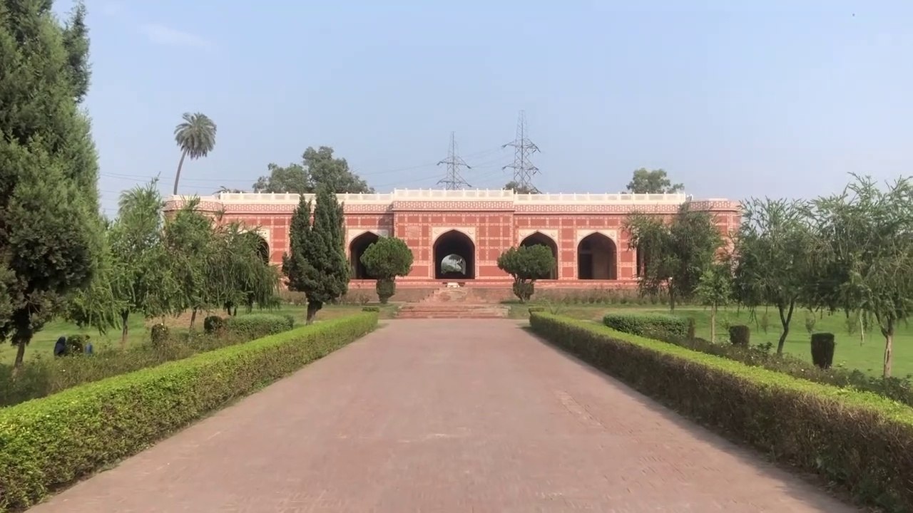 Nur jahan | tomb | Biography