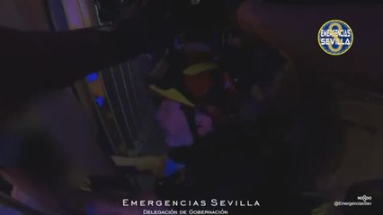 Liberan en Sevilla a un niño que quedó atrapado por su cabeza en una barandilla