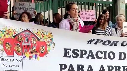Concentración de la Plataforma de los centros educativos de la Playa de San Juan