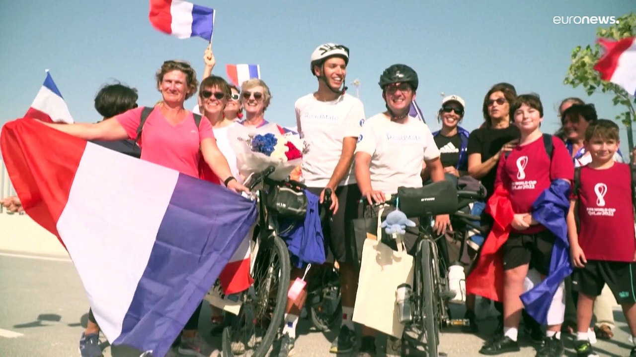 A vélo, de Paris à Doha : le pari fou de deux Français venus assister au Mondial au Qatar