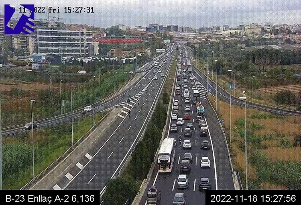 Colas kilométricas en la AP-7 en Castellbisbal por el incendio de un camión