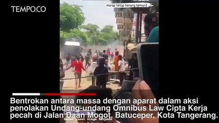 Demonstran Bentrok Dengan Kepolisian di Daan Mogot