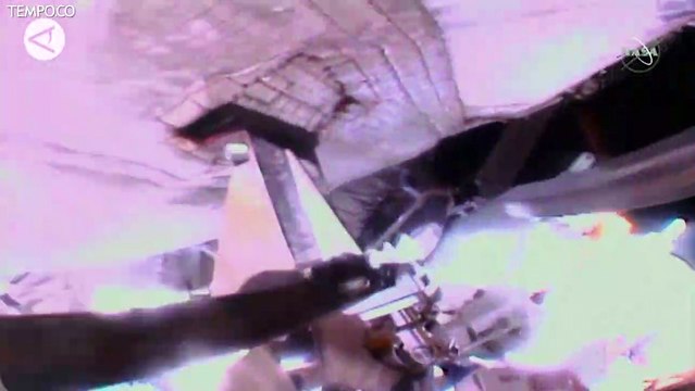 Misi SpaceX, Dua Astronaut Rusia Berjalan di Luar Angkasa