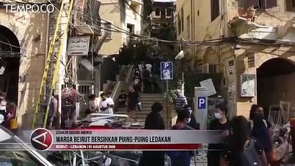 Download Video: Ratusan Pemuda Beirut Gotong Royong Bersihkan Puing-Puing Ledakan