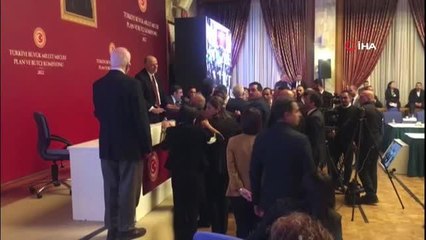 CHP milletvekilleri kürsüyü işgal etti