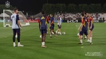 El raro gesto de Pedri en el entrenamiento: pique dentro del rondo