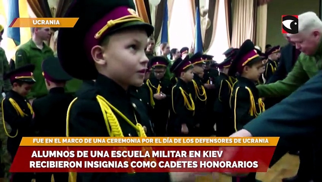 Alumnos de una escuela militar en Kiev recibieron insignias como cadetes honorarios