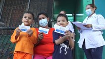Familias del barrio La Cruz se vacunan contra el Covid-19