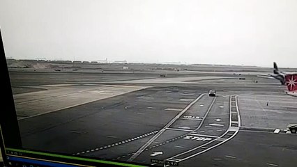 [VIDEO] Impactante: Avión chocó con un camión y deja dos muertos en Perú