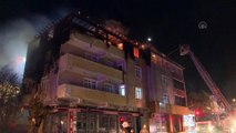 Sultanbeyli’de bir binanın çatısında çıkan ve 2 binaya daha sıçrayan yangın söndürüldü