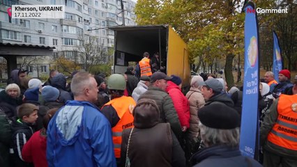 شاهد: متطوعون يوزعون المساعدات الإنسانية في خيرسون الأوكرانية