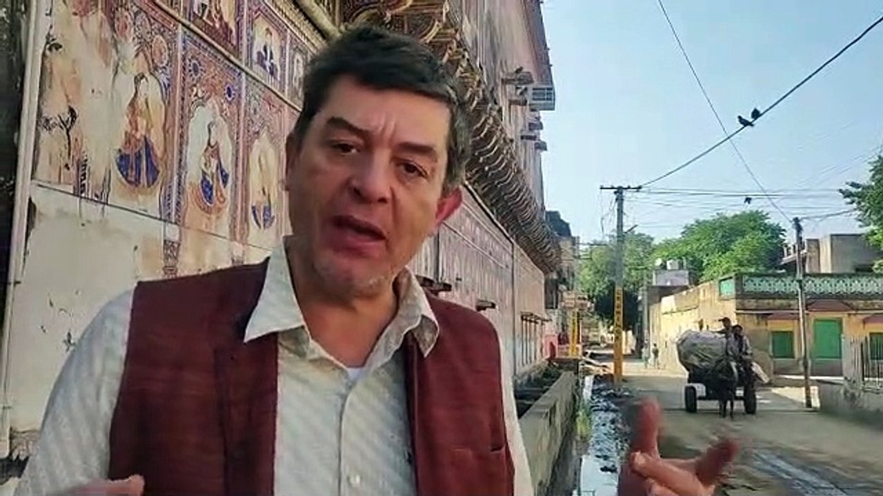तीन साल बाद लौटे तो जर्जर हवेली व गंदगी देखकर मायूस हुए विदेशी मां-बेटा