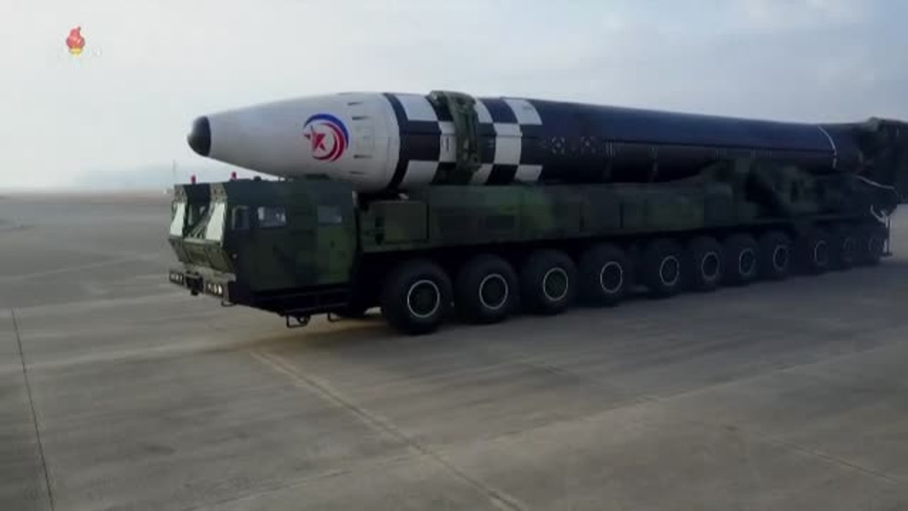 La hija de Kim Jong-un aparece por primera vez en público en el lanzamiento de un misil