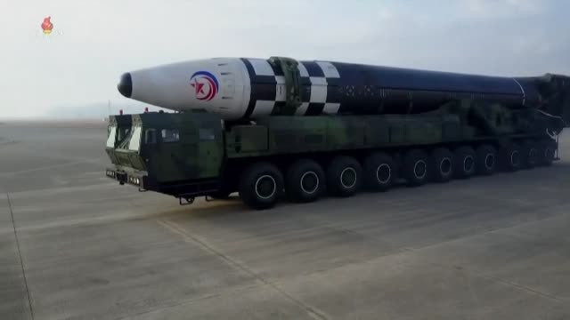 La hija de Kim Jong-un aparece por primera vez en público en el lanzamiento de un misil