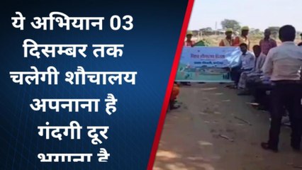 अररिया: स्वच्छता कर्मी को हरी झंडी दिखा कर बीडीओ ने किया रवाना