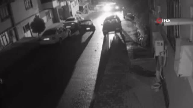 Arnavutköy'de freni boşalan otomobil park halindeki araçlara böyle çarptı