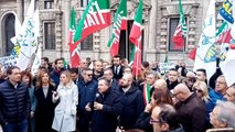 Milano, manifestazione del centrodestra contro Area B