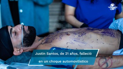 Anestesian por 4 horas a cantante para tatuarse en honor a su hermano fallecido