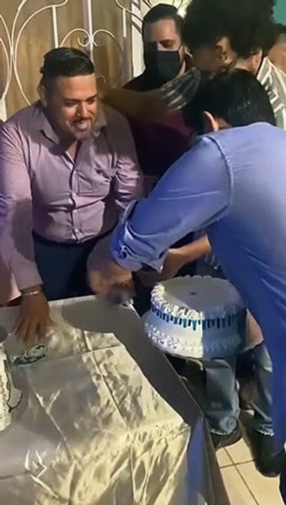 Man Deftly Dodges Cake