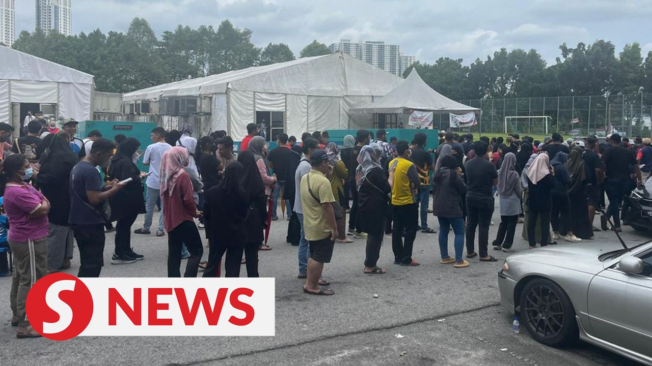 GE15: Frustrated voters exit Lembah Pantai voting centre without casting ballots