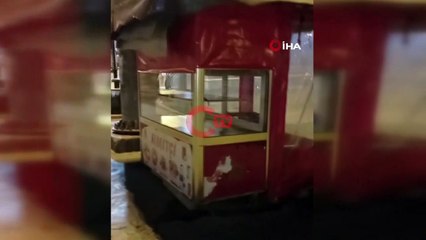 Simit tezgahından fare çıktı