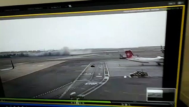 Dois bombeiros morrem após avião da Latam colidir com caminhão em pista de decolagem