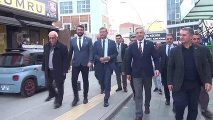 Özgür Özel'in Çorum'da Dinlediği Vatandaş: "Çocukların Günahı Ne, Okula Gidemiyor, Anneler Beslenme Koyamıyor"