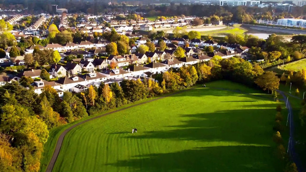 Flying a drone - Clonmore Park - Kilmacud East, Dublin - video Dailymotion