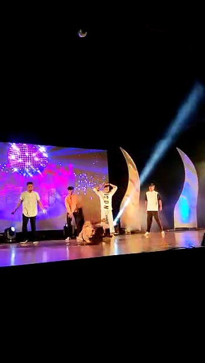Super Duper Dance by youngster.......amazing da...