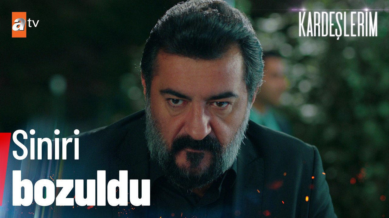 Ahmet, Akif'in tüm foyasını ortaya çıkardı - Kardeşlerim 68. Bölüm