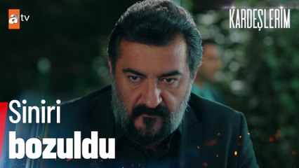 Ahmet, Akif'in tüm foyasını ortaya çıkardı - Kardeşlerim 68. Bölüm