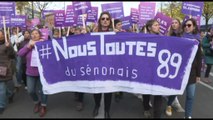 A Parigi protestano le donne: 2 miliardi contro violenze sessuali
