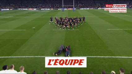 Le haka des All Blacks couvert par les chants des supporters anglais - Rugby - Tests