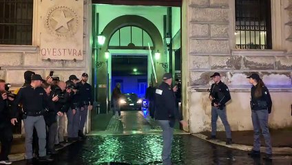 Omicidi Roma, De Pau uscito da Questura diretto a Regina Coeli - Video