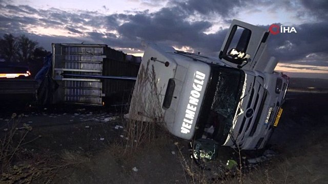 Kömür tozu yüklü tır devrildi: Kilometrelerce araç kuyruğu oluştu