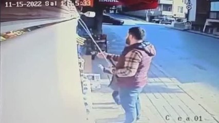 Üsküdar'da acemi şoförün aracıyla çarptığı baba-kız yaralandı