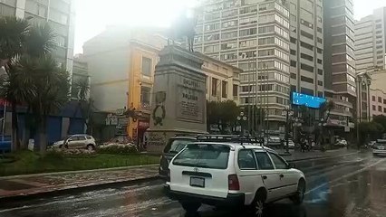 ¡Llueve en La Paz! ante pronósticos de temporada de sequía, la lluvia tranquiliza a los paceños