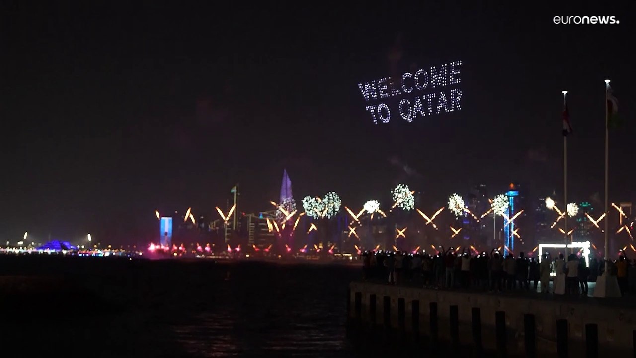 WM vor dem Anpfiff: Feuerwerk und Bier erfreuen Fans in Doha