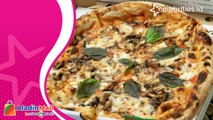 Begini Proses Bikin Pizza Langsung dari Tungku Kayu Bakar, Seru dan Rasanya Makin Lezat!