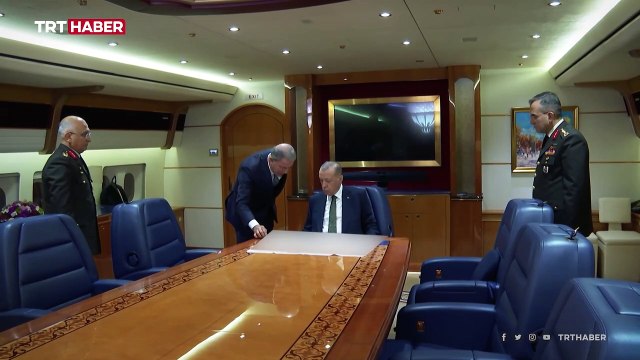 Cumhurbaşkanı Erdoğan'ın Pençe Kılıç Hava Harekatı emrini verdiği görüntüler
