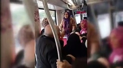 Fatih’te tramvayda yolcuların tartışması kamerada
