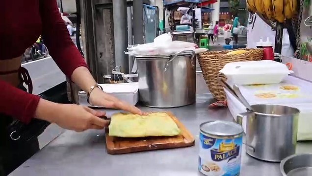Eggs & Bananas! The Most Popular Rotti Lady in Bangkok - Thai Street Food 5