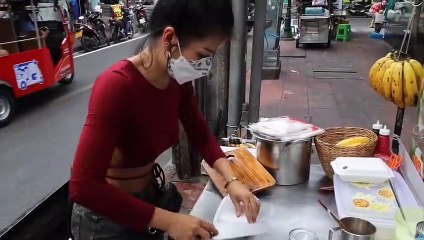 Eggs & Bananas! The Most Popular Rotti Lady in Bangkok - Thai Street Food 6
