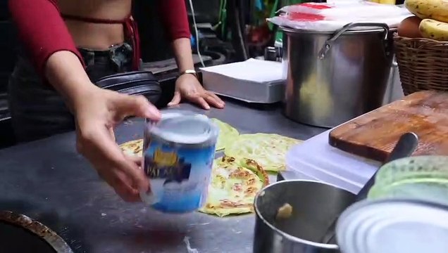 Eggs & Bananas! The Most Popular Rotti Lady in Bangkok - Thai Street Food 10