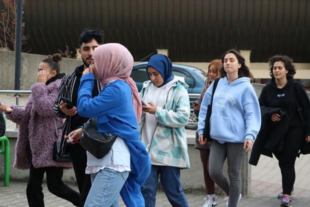 DR. İNCE'DEN 'NOMOFOBİ' UYARISI KORKUYA BAĞLI STRES, ÖFKE YAŞANABİLİYOR